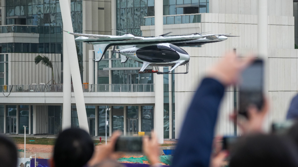 今年2月，全球首條跨海跨城電動(dòng)垂直起降航空器在深圳、珠海成功試航。攝影：錢文攀