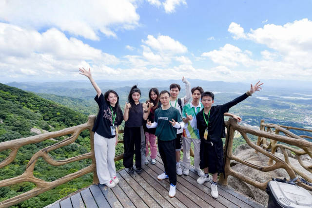 7月23日，由廣東省文化和旅游廳、香港特區(qū)政府民政及青年事務(wù)局、澳門特區(qū)政府教育及青年發(fā)展局共同主辦，惠州市文化廣電旅游體育局承辦的“2024年粵港澳青年文化之旅”總結(jié)分享會在惠州舉行。